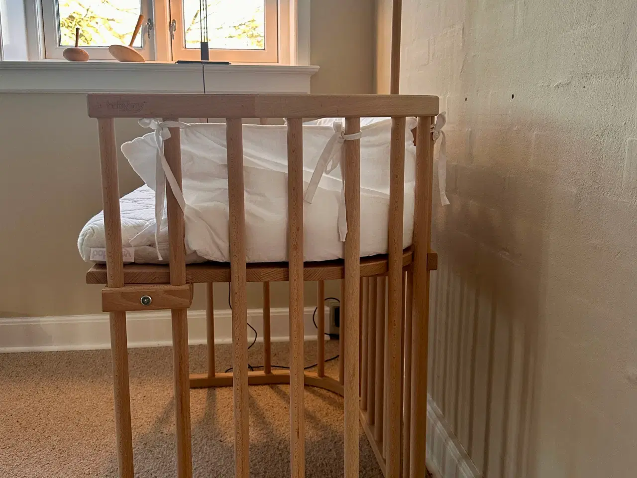 Billede 3 - BabyBay MAXI bedside crib i flot bøgetræ