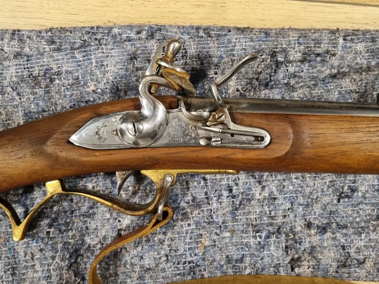 Billede 2 - Riffel Flint forlader kal. 62 med kugletang.