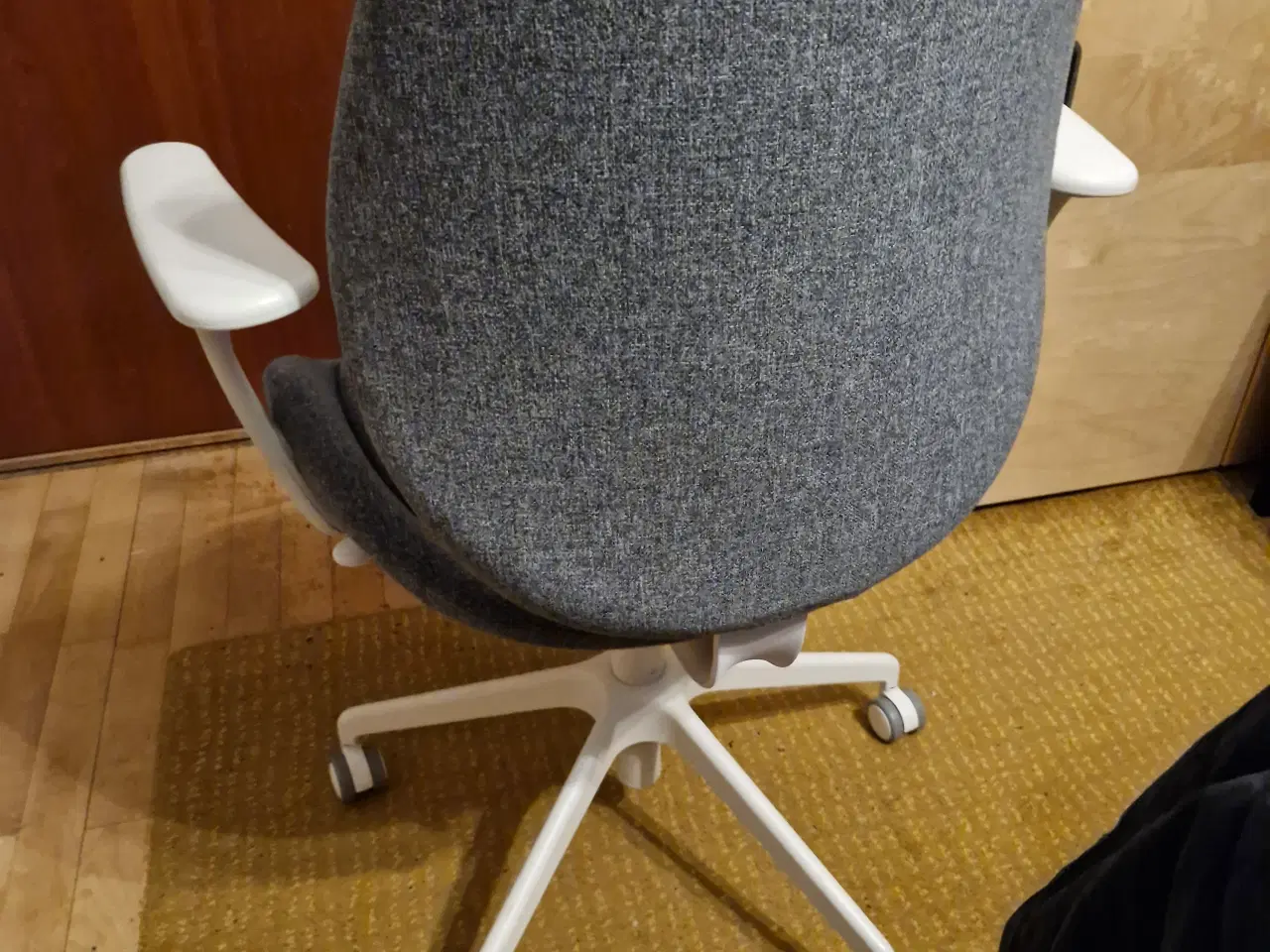 Billede 4 - HATTEFJÄLL Kontorstol m armlæn, Gunnared mellemgrå