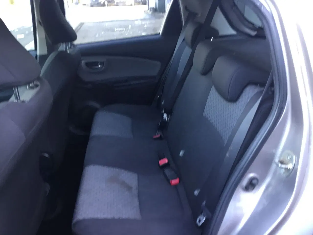 Billede 5 - Toyota yaris 1.3 vvt-i 1.ejer velholht bakkamera