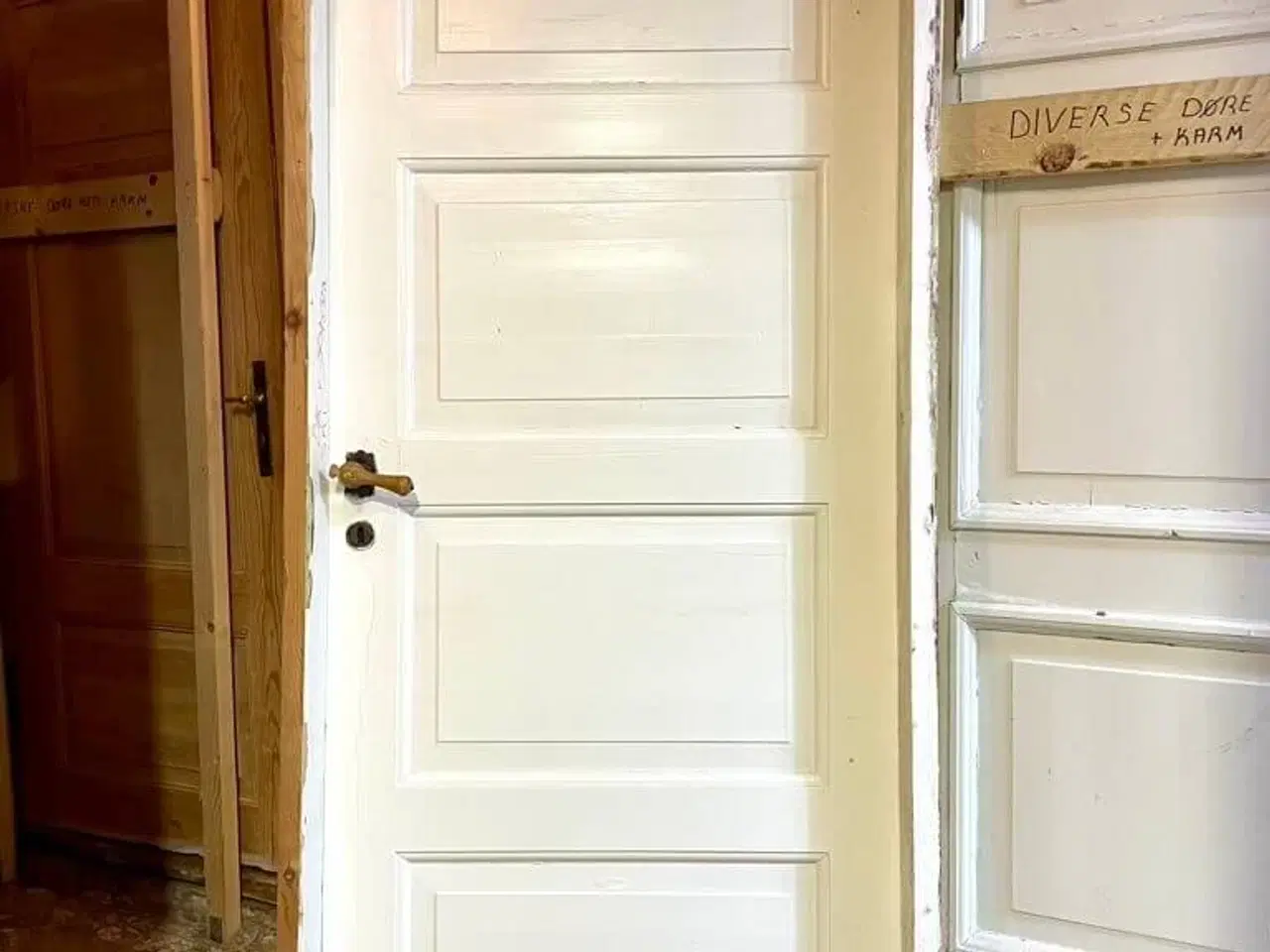 Billede 2 - Klassisk fyldningsdør m. fire felter og karm