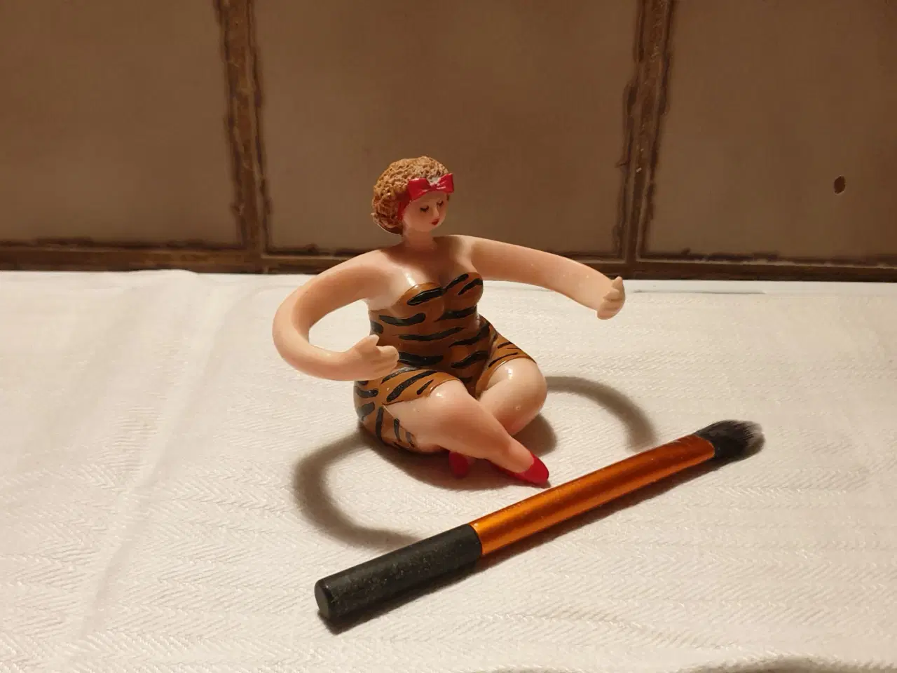 Billede 1 - Damefigur til dit sminkebord/bad SE 2 fotos