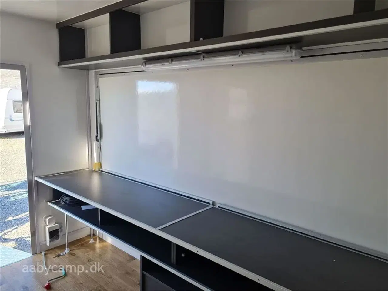 Billede 5 - 0 - Aabytrailer 362 Salgsvogn   Luksus model med Koksgrå indretning og træ look gulv