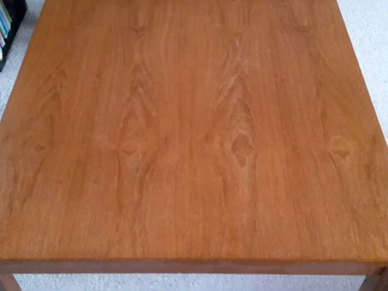 Billede 3 - Velholdt teaktræssofabord.