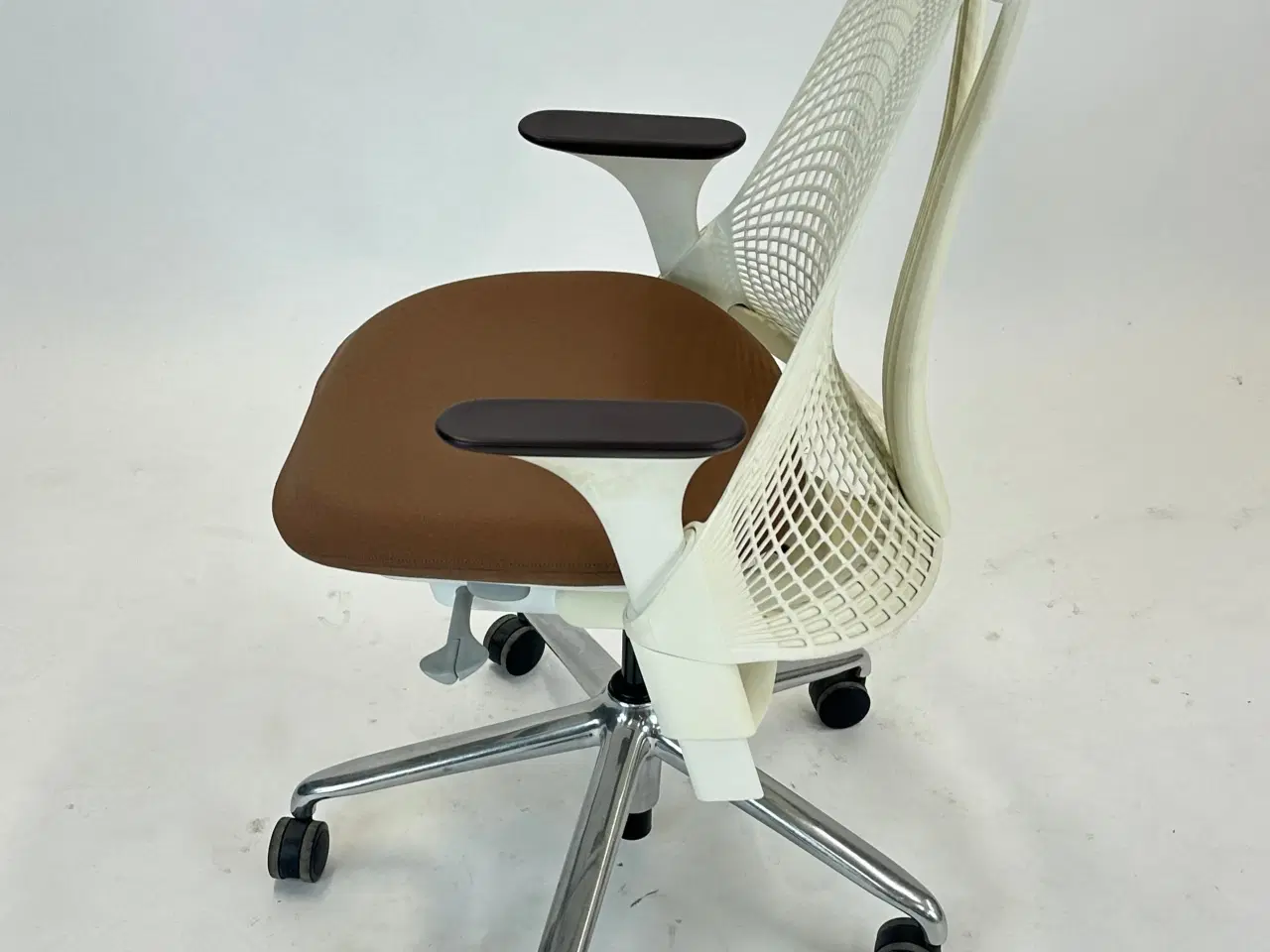 Billede 4 - Herman Miller Sayl Kontorstol (Brun)