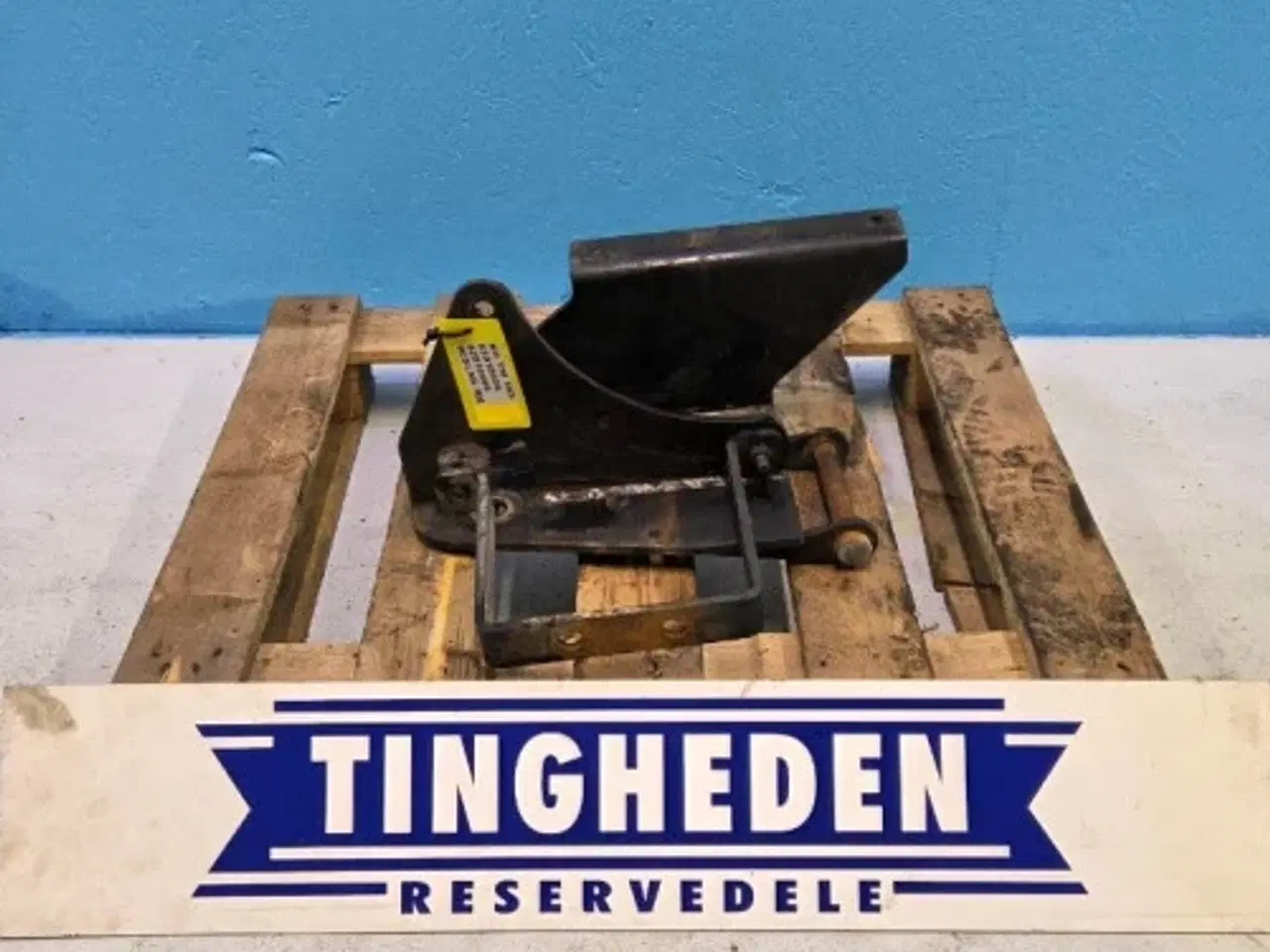 Billede 1 - New Holland TM165 Beslag R.  82018505