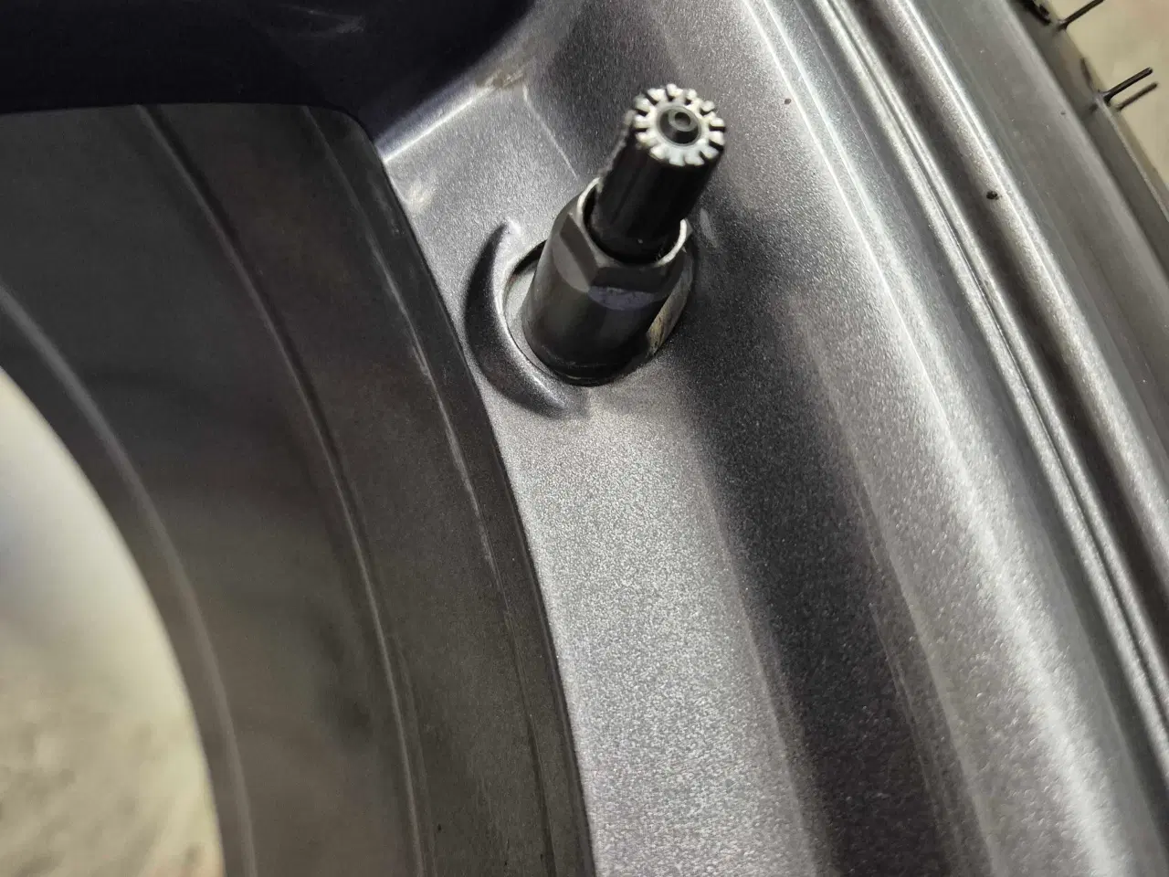 Billede 6 - TESLA MODEL 3 ORIGINAL ALUFÆLGE MED SOMMERDÆK NYE