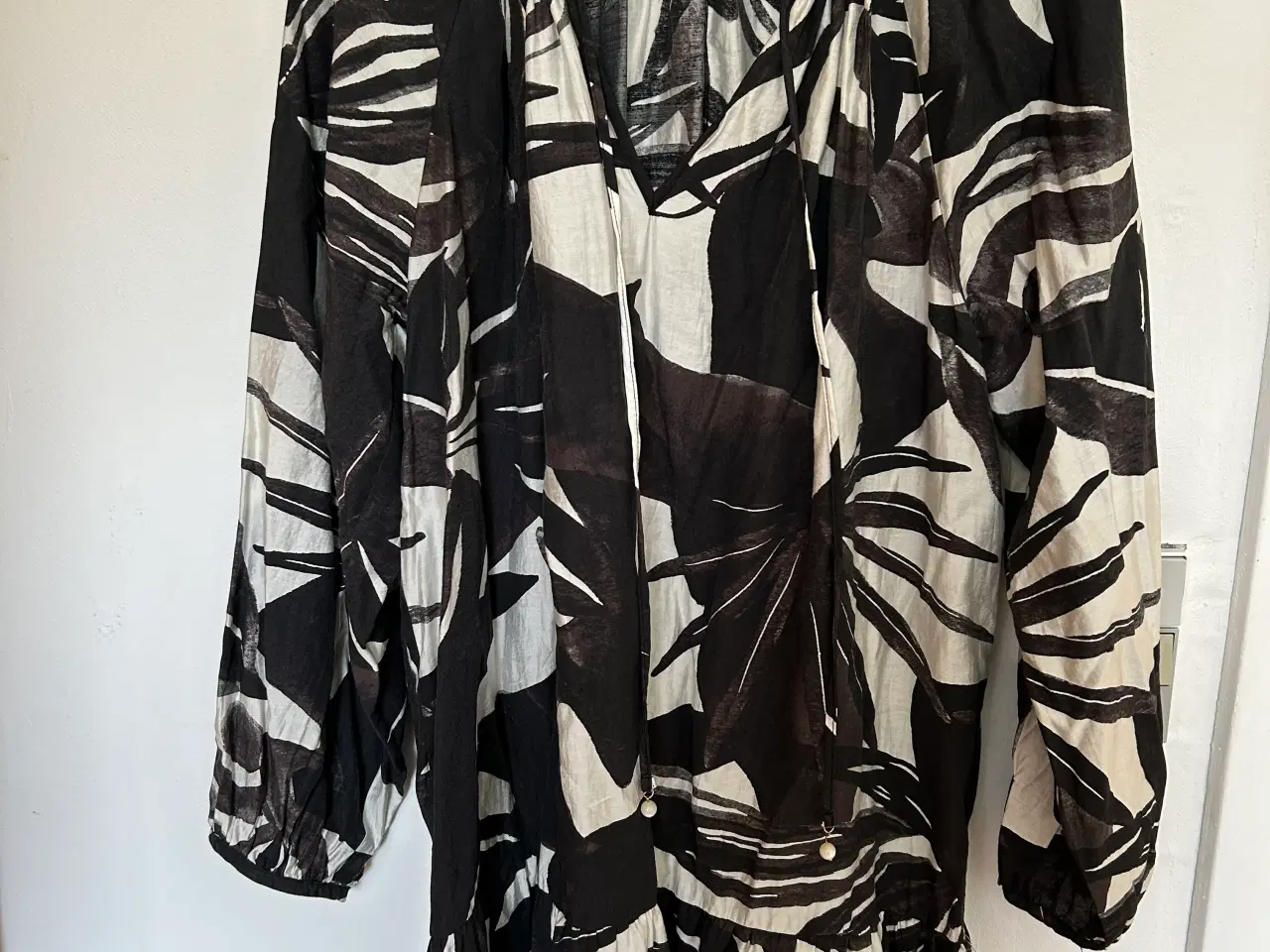 Billede 2 - kjoler og bluse fra H&M sælges