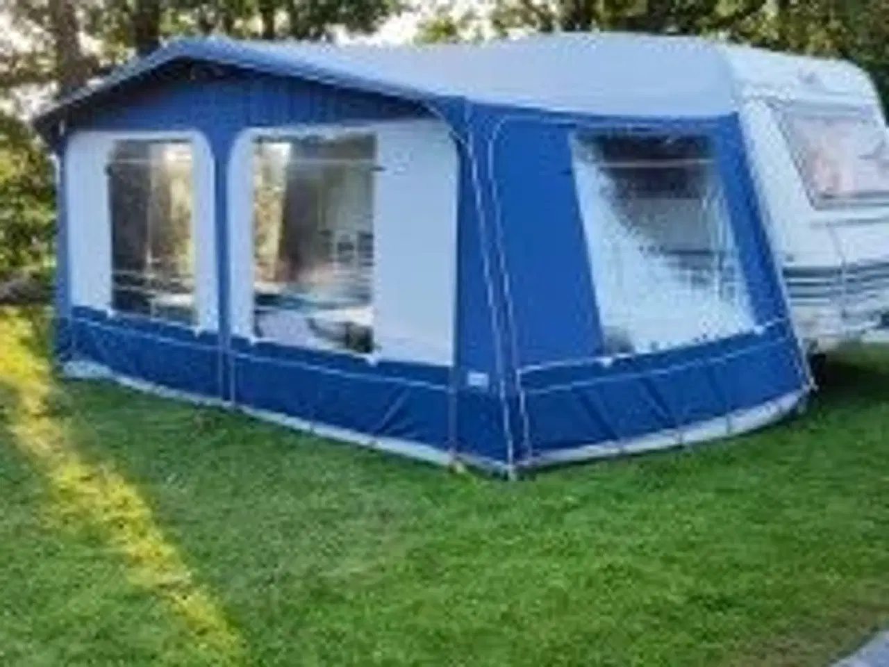 Billede 1 - 2001 lmc 400 køjevogn. På vej ind