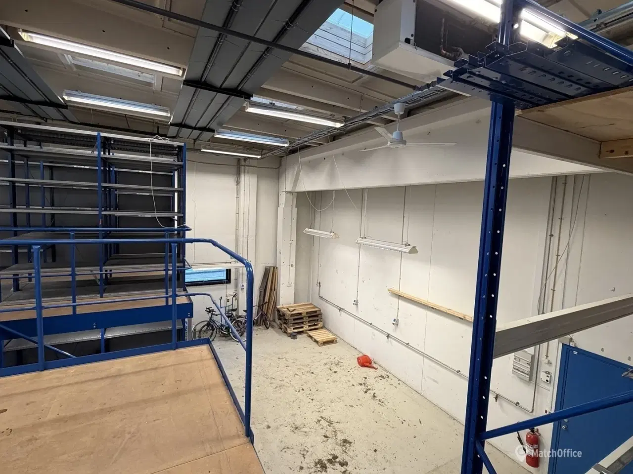 Billede 3 - Højloftet lager med fleksibelt valg af kontor