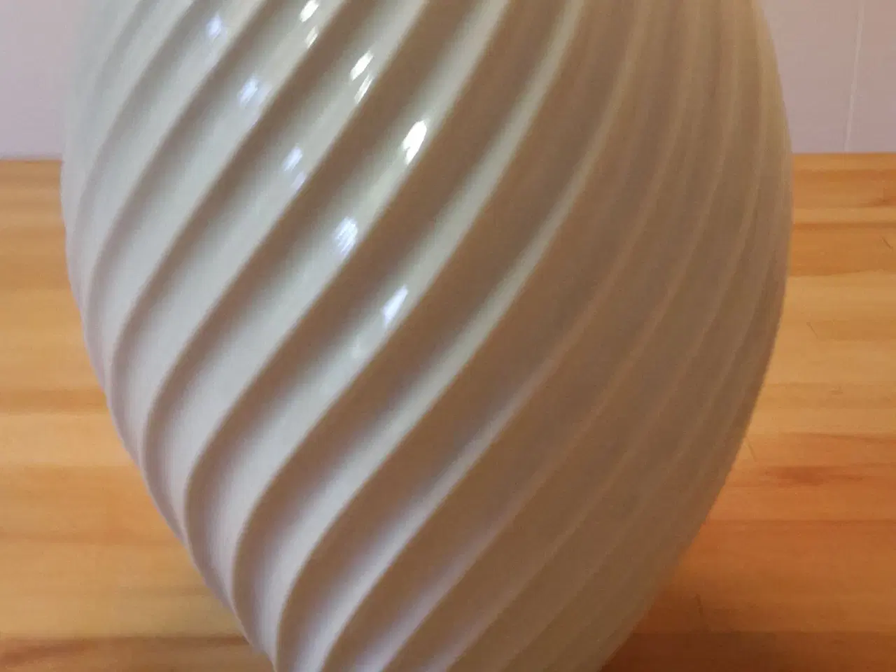 Billede 1 - MORSØ RIVER vase hvid 26 cm