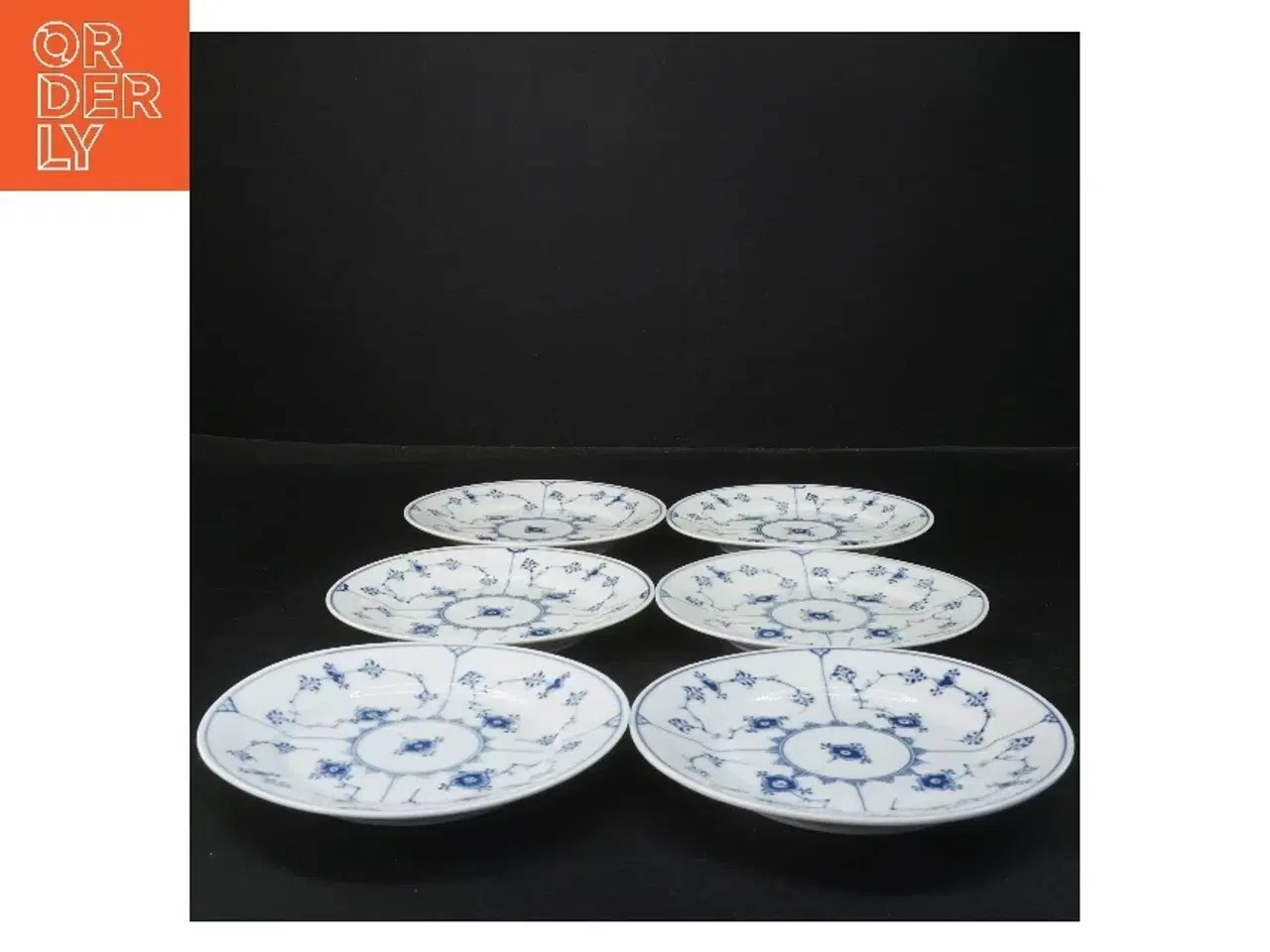 Billede 2 - Sæt med seks porcelænstallerkener, musselmalede, fra Royal Copenhagen (str. Ø 14 cm)