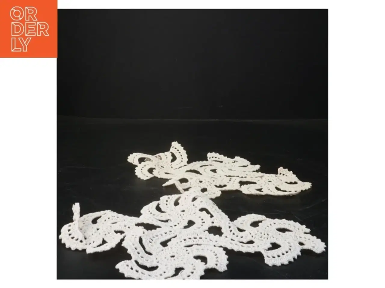 Billede 2 - Hæklede bordskånere (str. 27x18 cm)