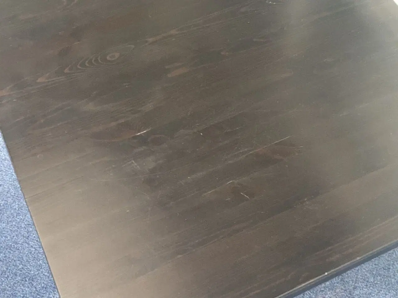 Billede 3 - Flot sofabord i mørk træfarve med sorte ben