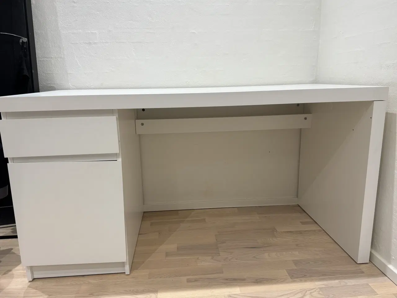Billede 1 - Ikea skrivebord - BORTGIVES
