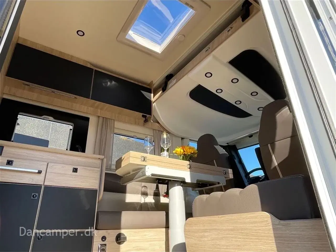 Billede 12 - 2026 - Chausson Fuldintegreret Chausson 7057 Titanium Line, 180 Hk og 8 trins automatgear, 4,4T heavy chassis