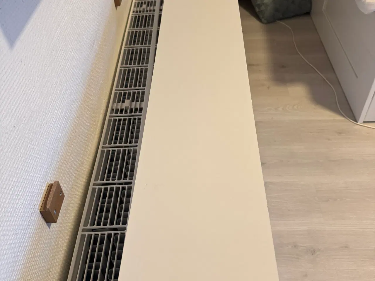 Billede 4 - Radiatorskjuler I hvid 172 cm