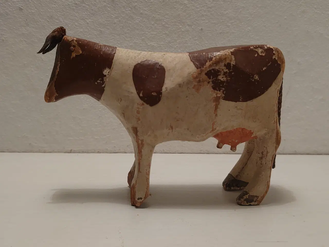 Billede 1 - Fængselslegetøj: Brunbroget ko. L.12,5cm.1930´erne