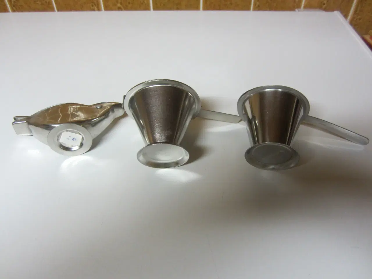 Billede 2 - 2 fine tesier med skål og citronpresser