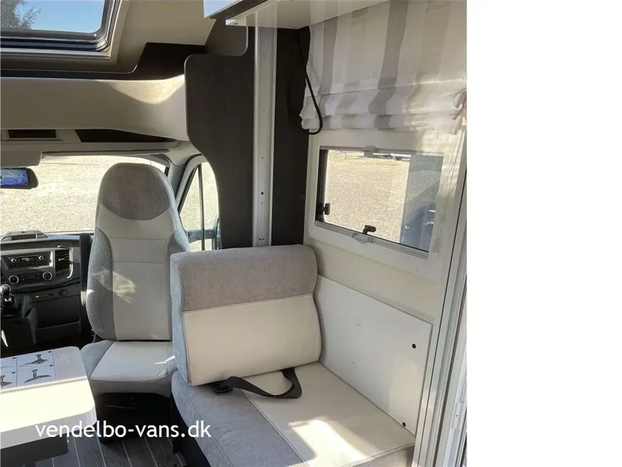 Billede 6 - 2023 - Rollerteam Kronos 230 TL Comfort Power Selekt   Spændende indretning med masser af gulvplads trods den beskedne længde