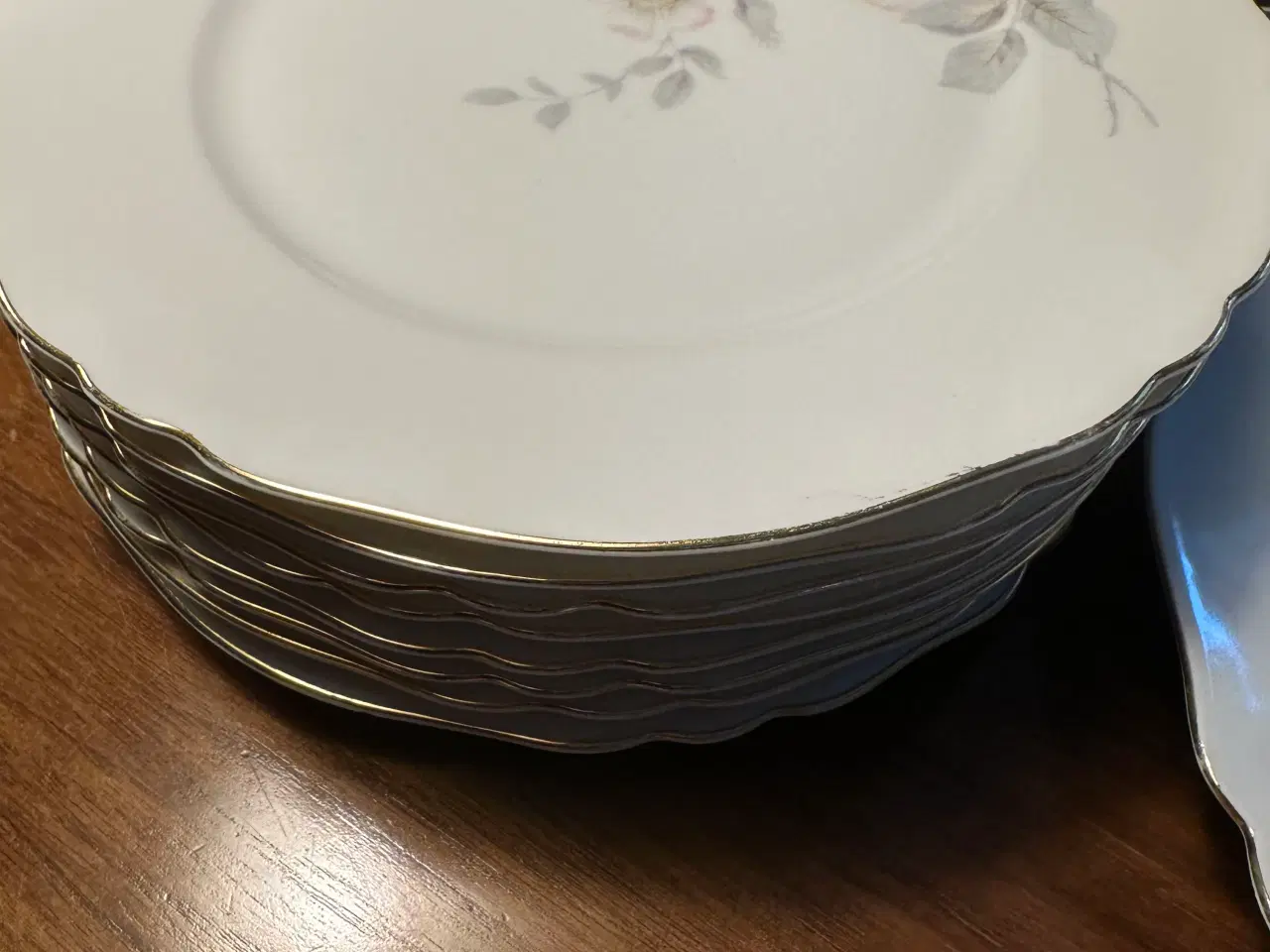 Billede 8 - Stort Bavaria stel med æbleblomst og guldkant