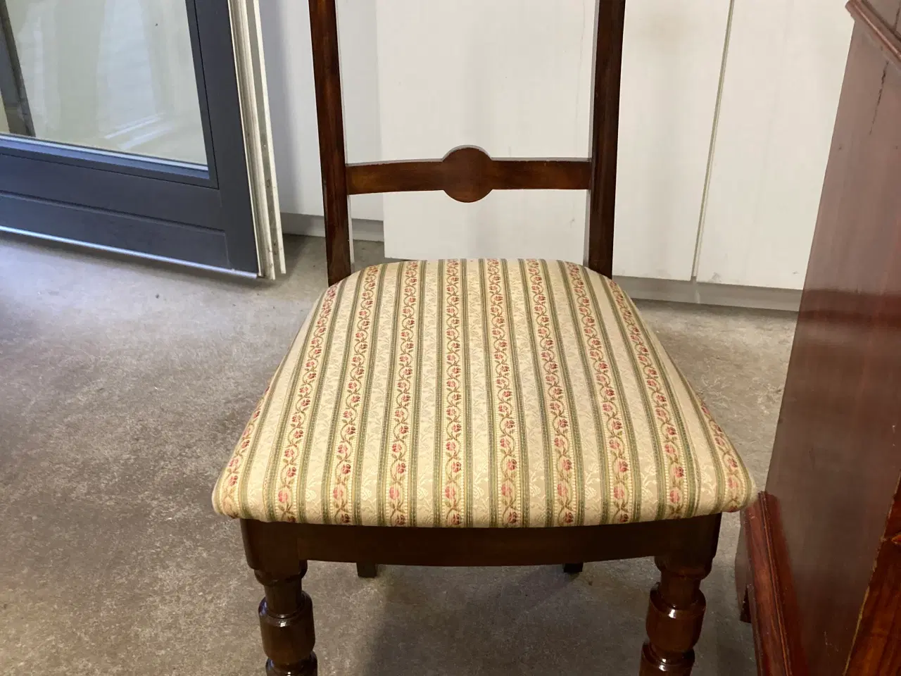 Billede 3 - Toiletmøbel og to stole