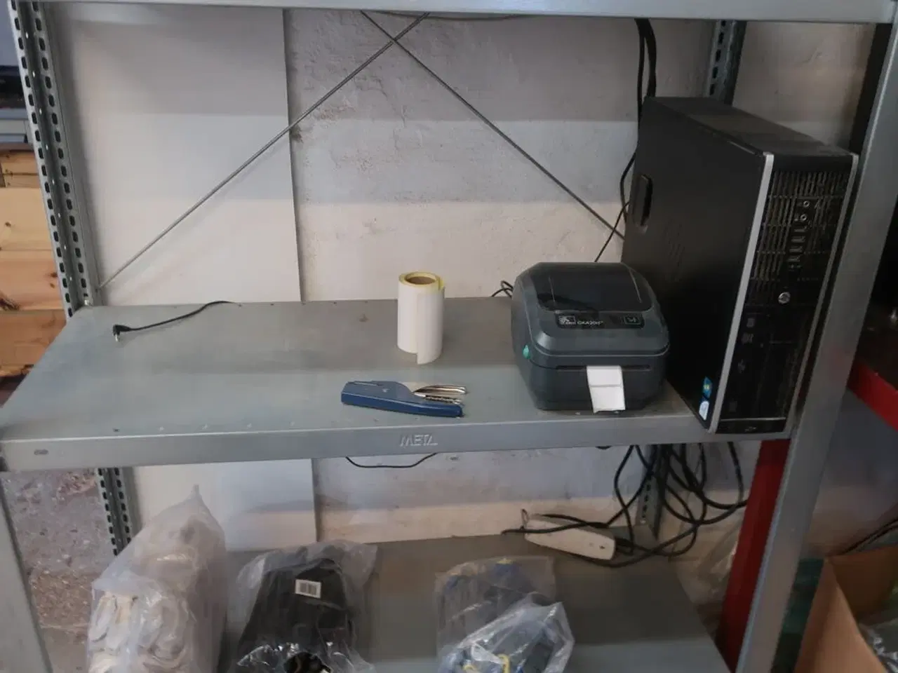 Billede 2 - Reol med labelprinter ZEBRA GK 420d, computer HP, printer BROTHER m.m.