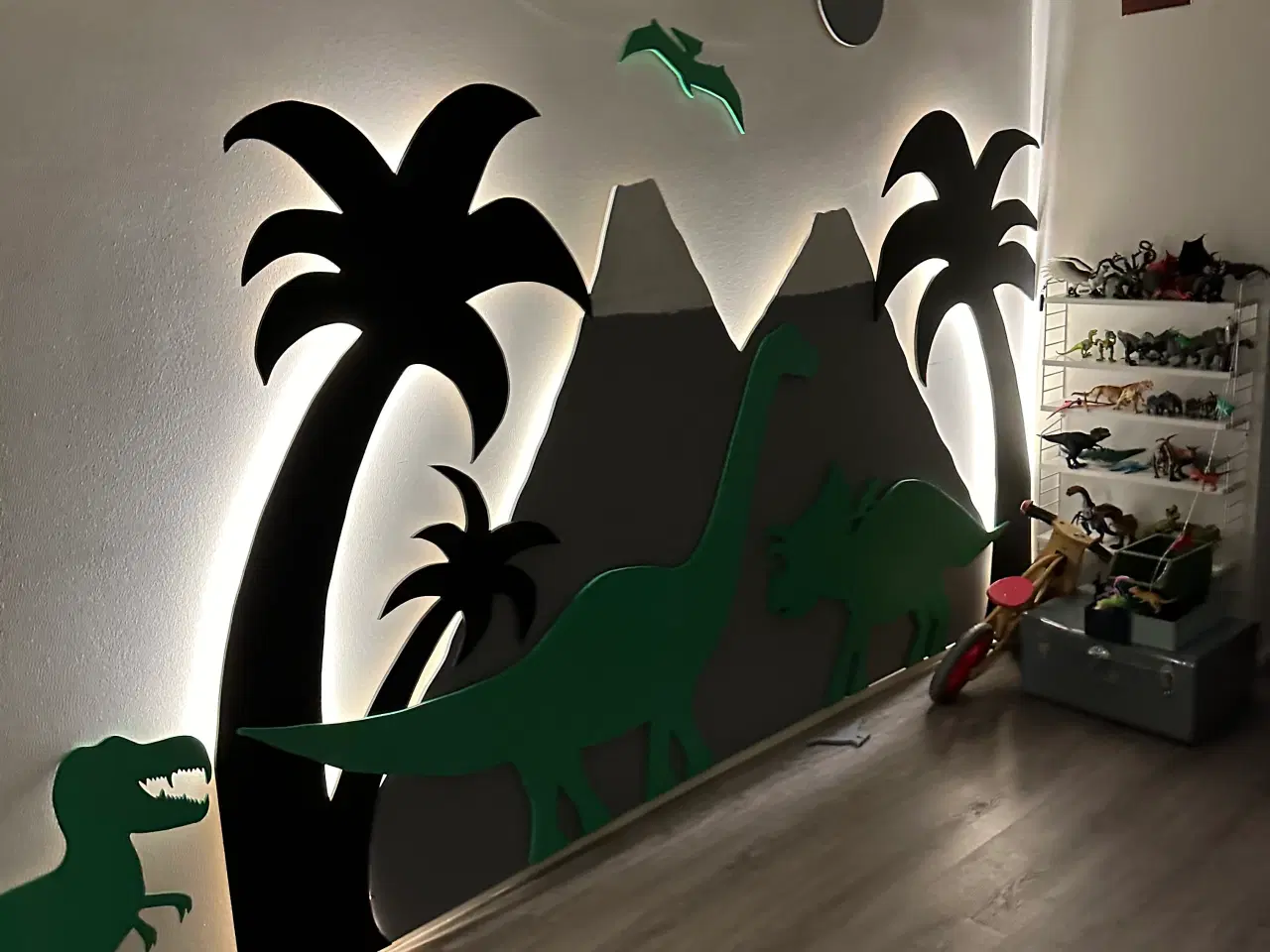 Billede 12 - Dinosaur væg udsmykning med lys - børneværelse