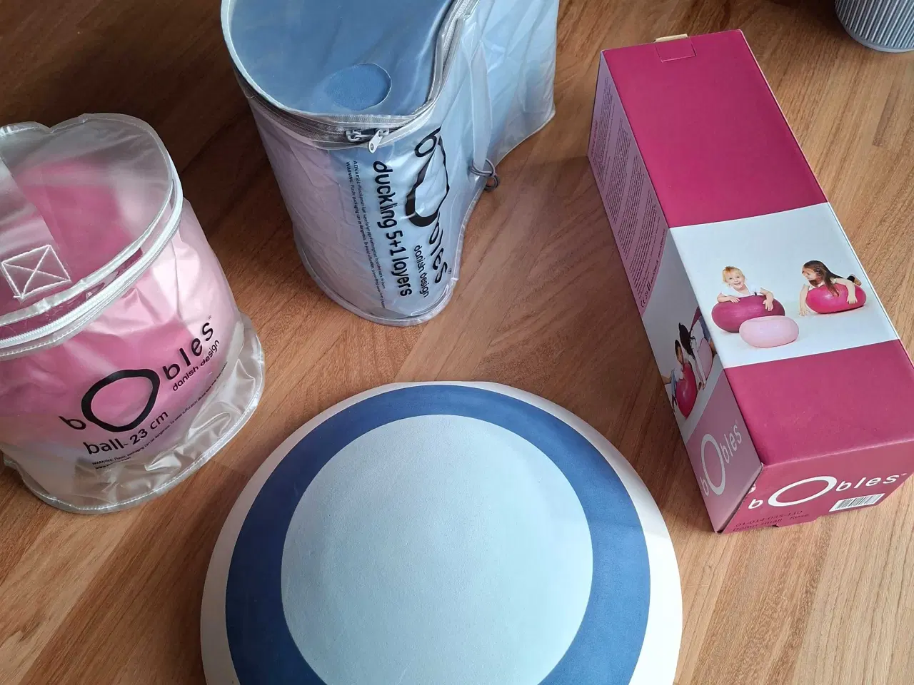 Billede 2 - Bobles, 1 bold 23cm, dounat lille, and I 2 dele og