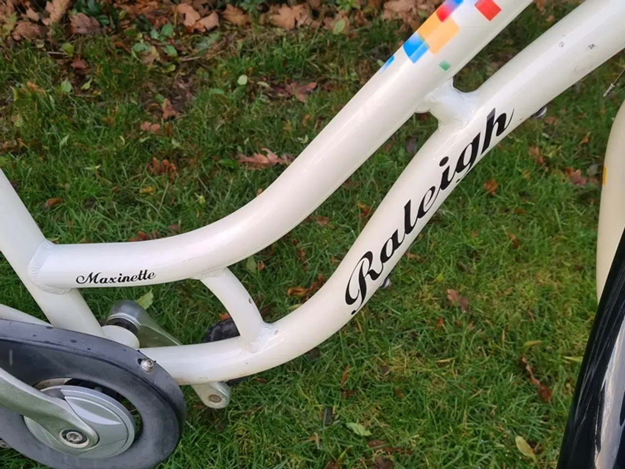 Billede 5 - Køreklar Raleigh Maxinette 24" børnecykel