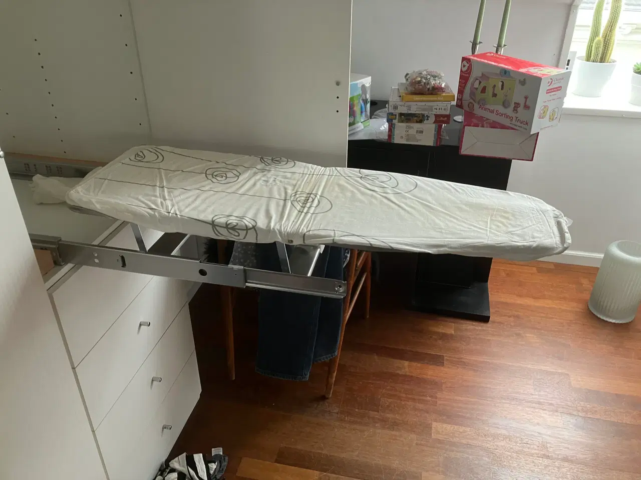 Billede 1 - Strygebræt til skab 