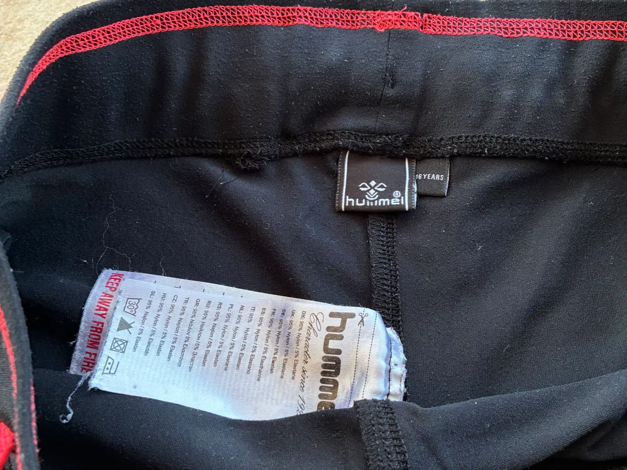Billede 3 - Hummel træningsbukser str.176/16 år 