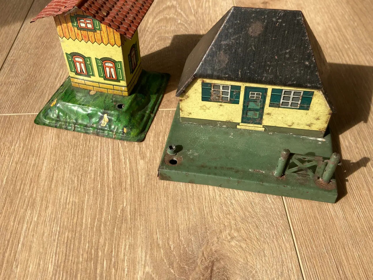 Billede 1 - Antikke huse til modeltog skala 0