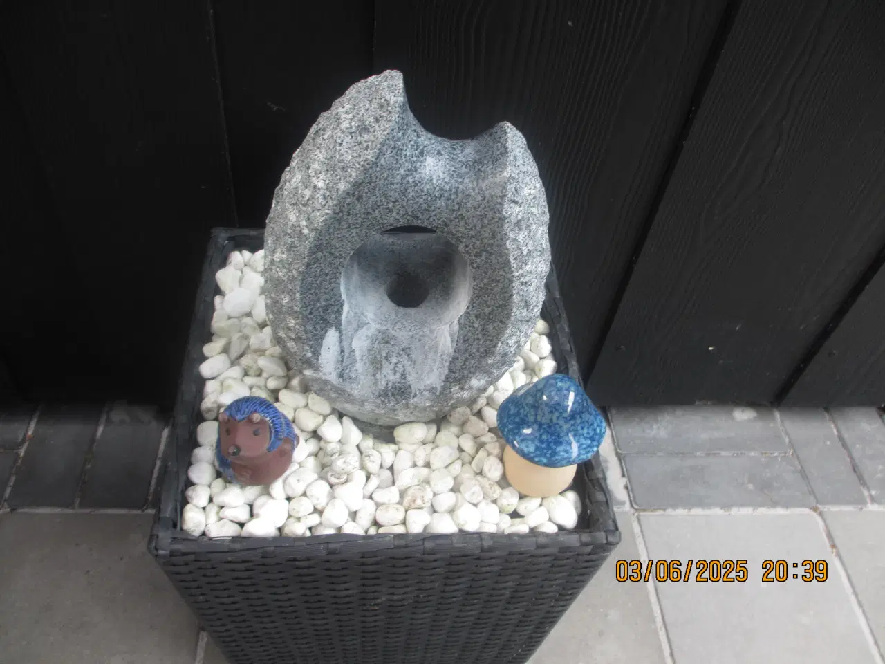 Billede 2 - springvand i granit
