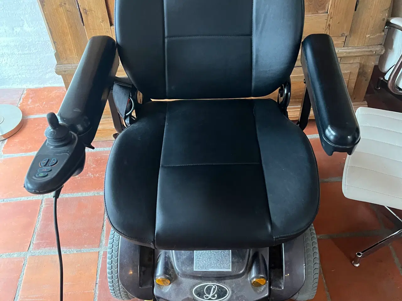 Billede 2 - El kørestol 5 år gl. mrk. Lindeberg - som ny