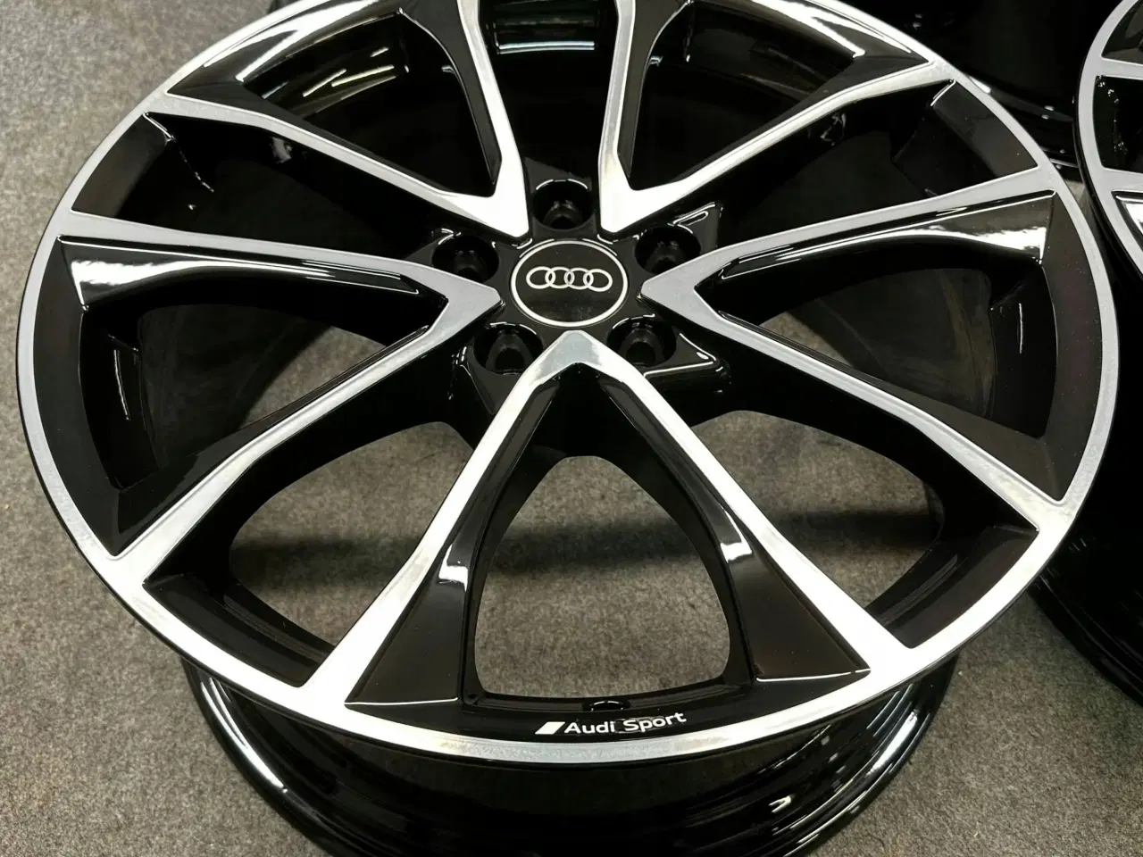 Billede 5 - ALUFÆLGE AUDI A4 S4 B9 8W0 19" 