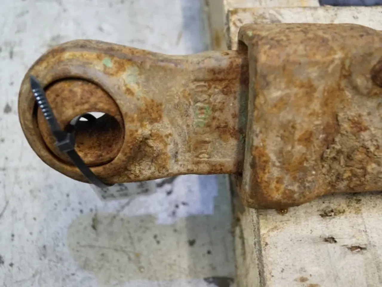 Billede 9 - John Deere 4040 R.H. Liftarm AR80666