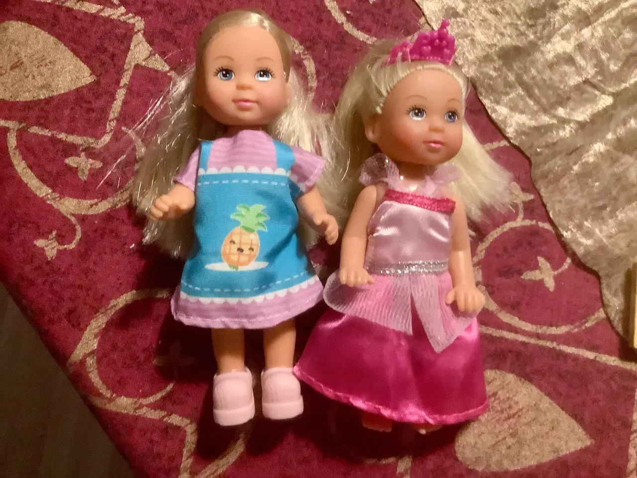 Billede 1 - Små dukker som passer til Barbie.