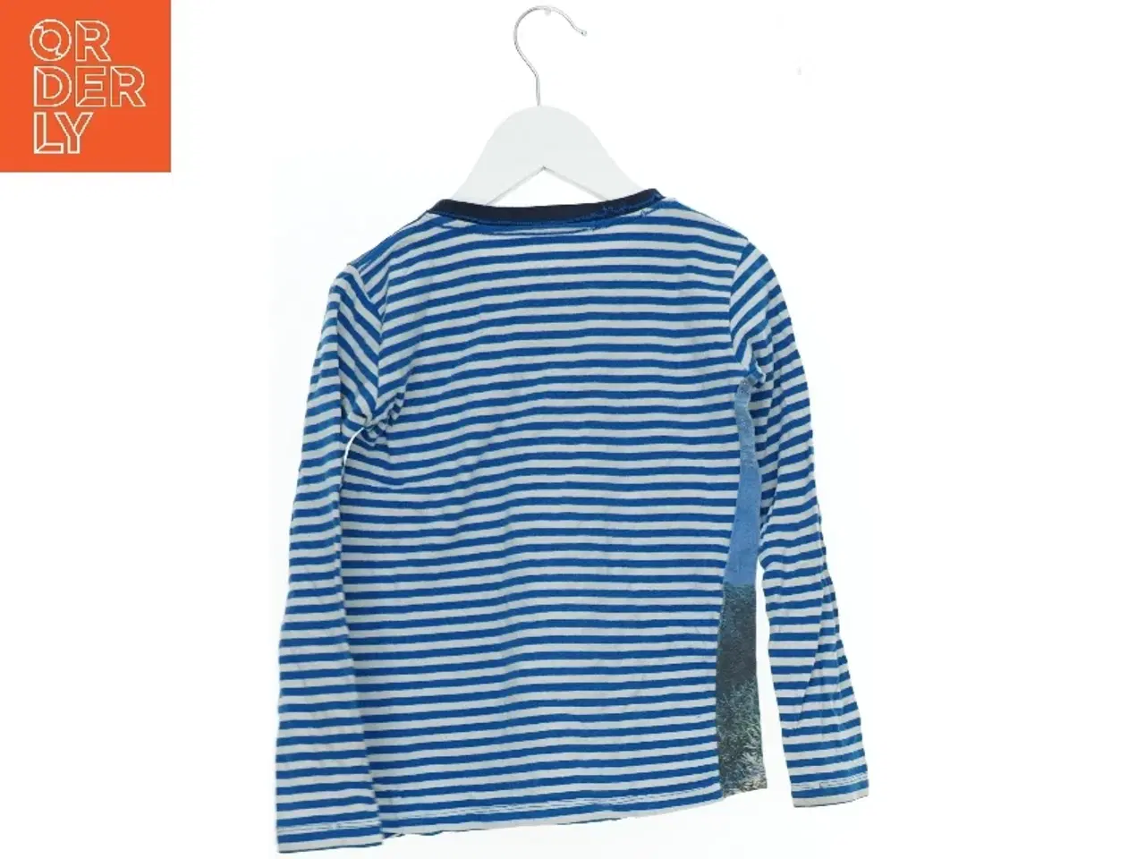Billede 2 - Bluse med fiskemotiv fra VRS (str. 128)