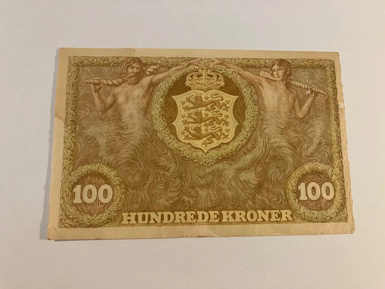 Billede 2 - 100 Kroner 1943 B Danmark - Mindre hul nedert samt rift