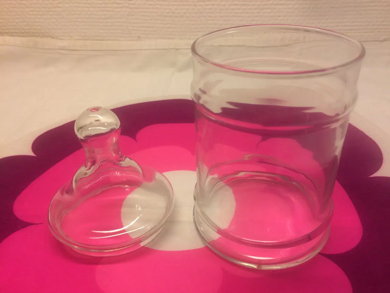 Billede 2 - Glas med låg str 17 x 7,5 cm 30 kr
