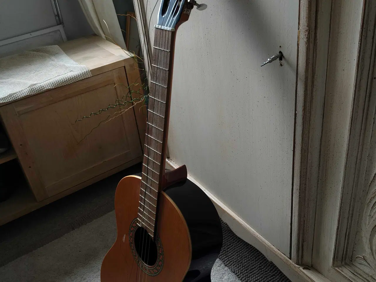 Billede 1 - Akkustisk guitar med ståfod