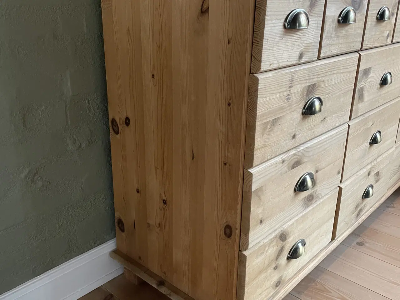 Billede 4 - Rummelig købmandsdisk 