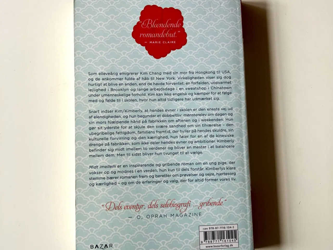 Billede 2 - Midt imellem. Af Jean Kwok