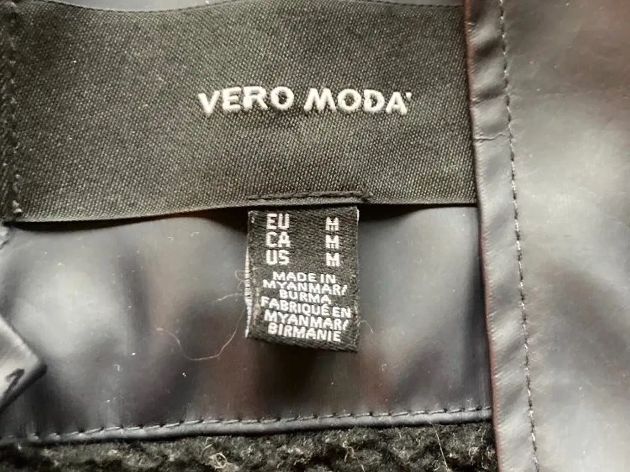 Billede 2 - Vero Moda foret regnfrakke – str. M