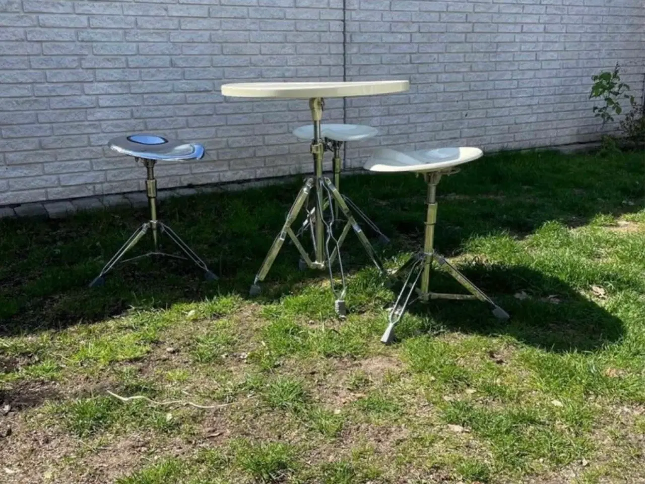 Billede 2 - Dulton bord med og 3 taburetter 