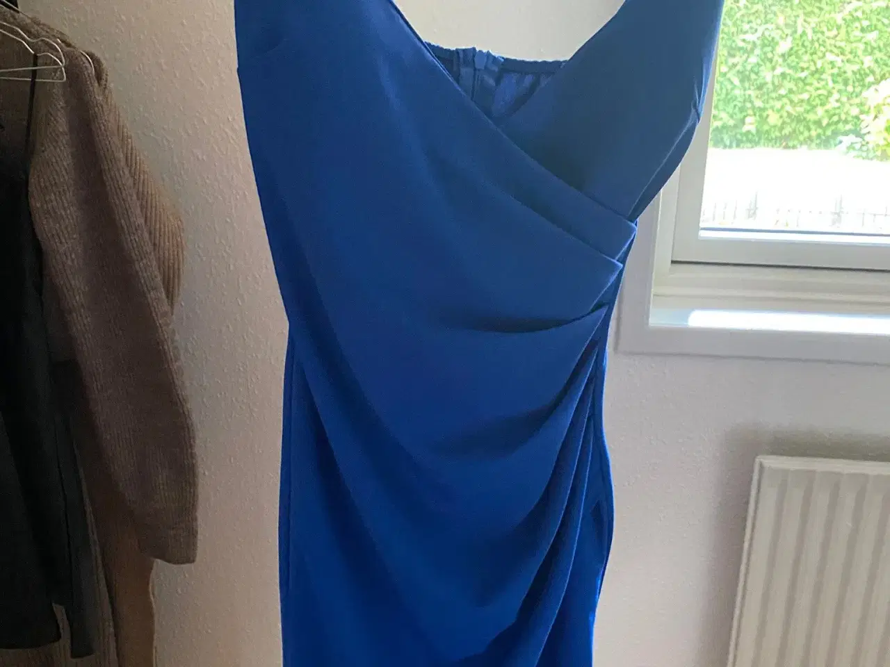Billede 1 - Smuk blå kjole ubrugt 