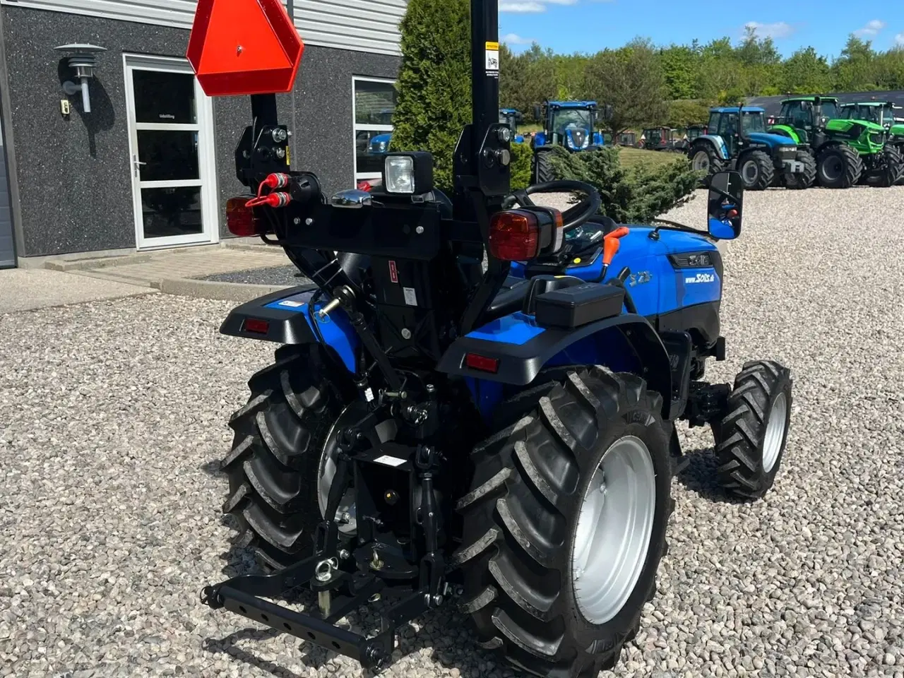 Billede 20 - Solis S26 6+2 Gearmaskine med Servostyring og brede traktorhjul