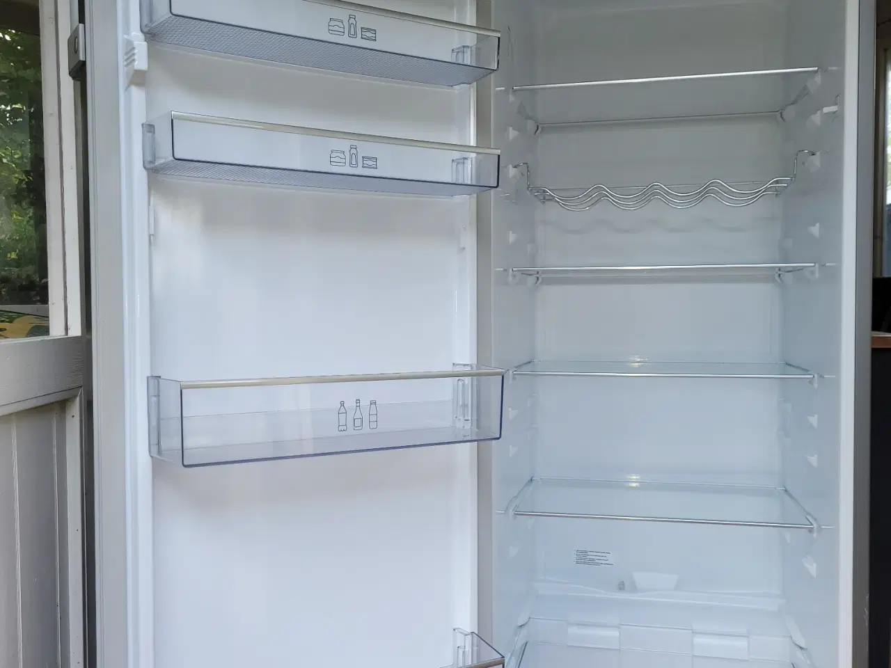 Billede 3 - Praktisk og rummeligt køleskab på 252 liter.