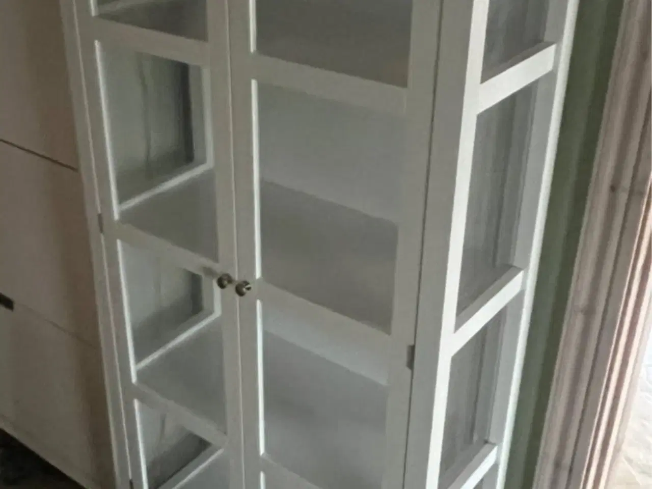 Billede 1 - Nyt vitrineskab sælges